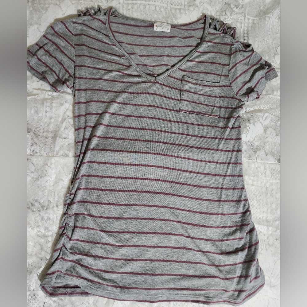 Grey tee